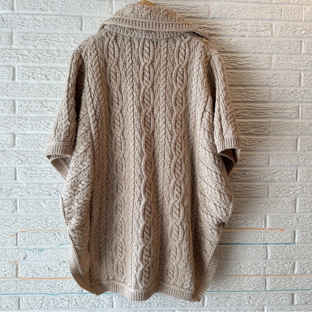 ARAN Irish Cardigan Women's 100% Merino Wool Aran Zipper Poncho Front Pockets - Picture 2 of 8